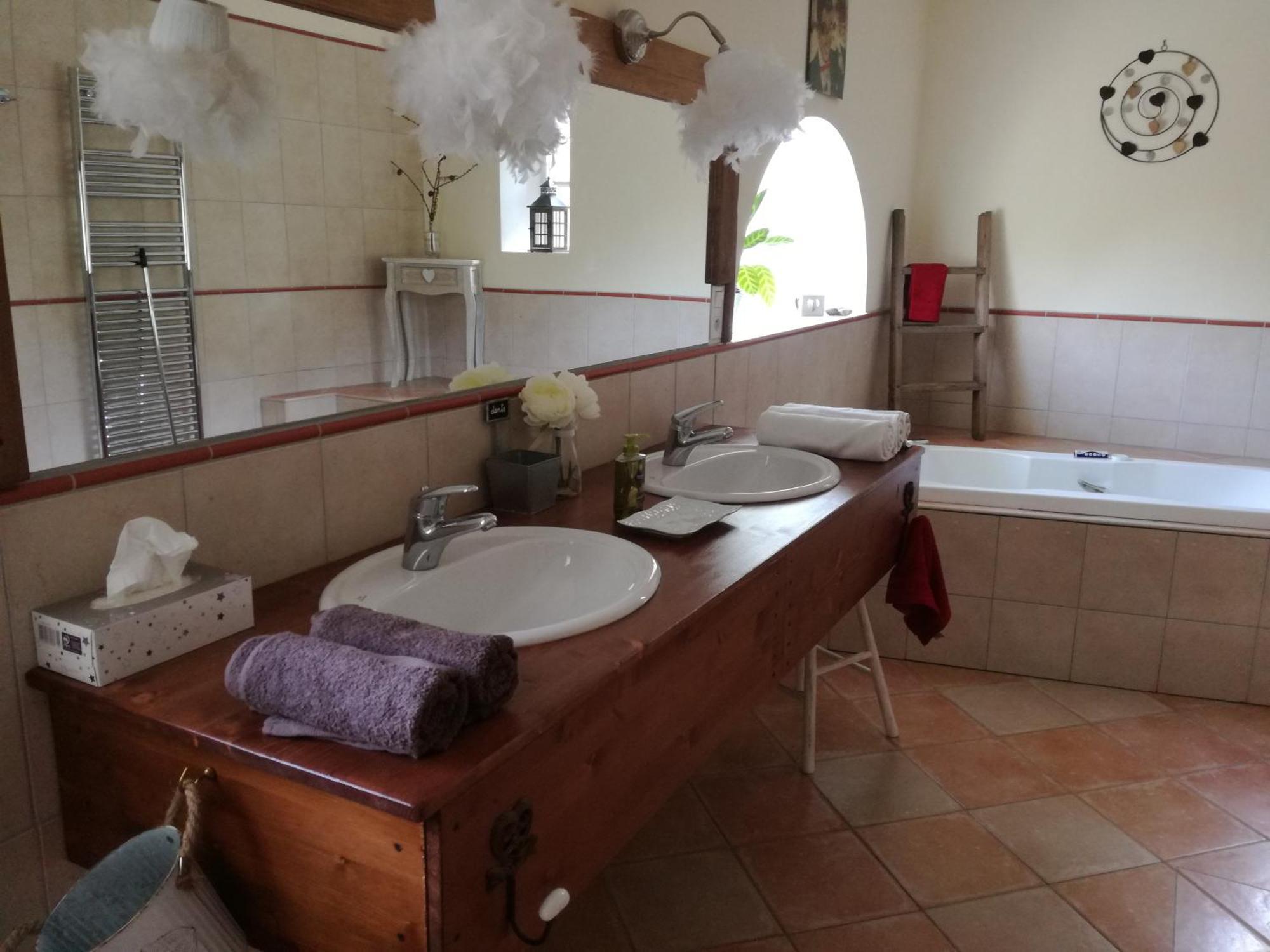 Mon Petit Soulie Bed & Breakfast Loupia Bagian luar foto