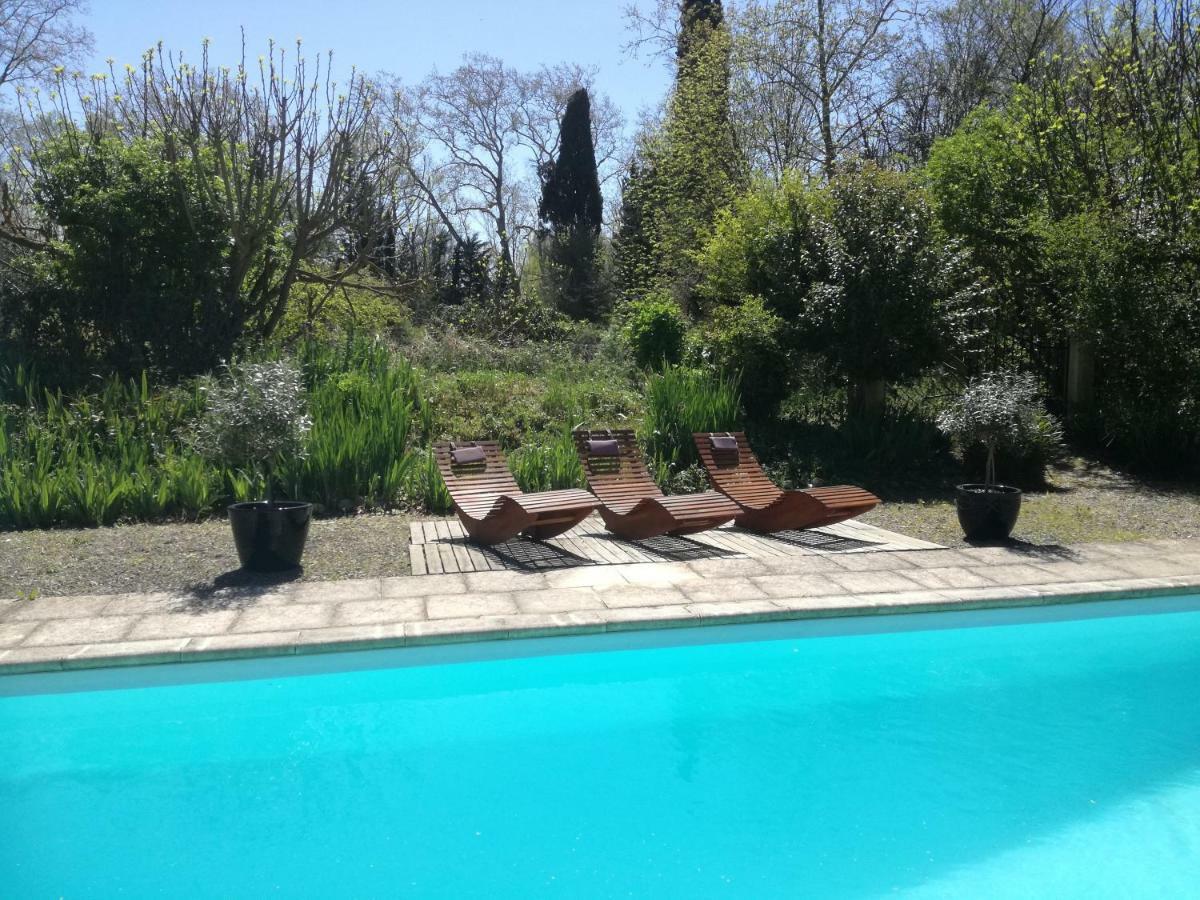 Mon Petit Soulie Bed & Breakfast Loupia Bagian luar foto