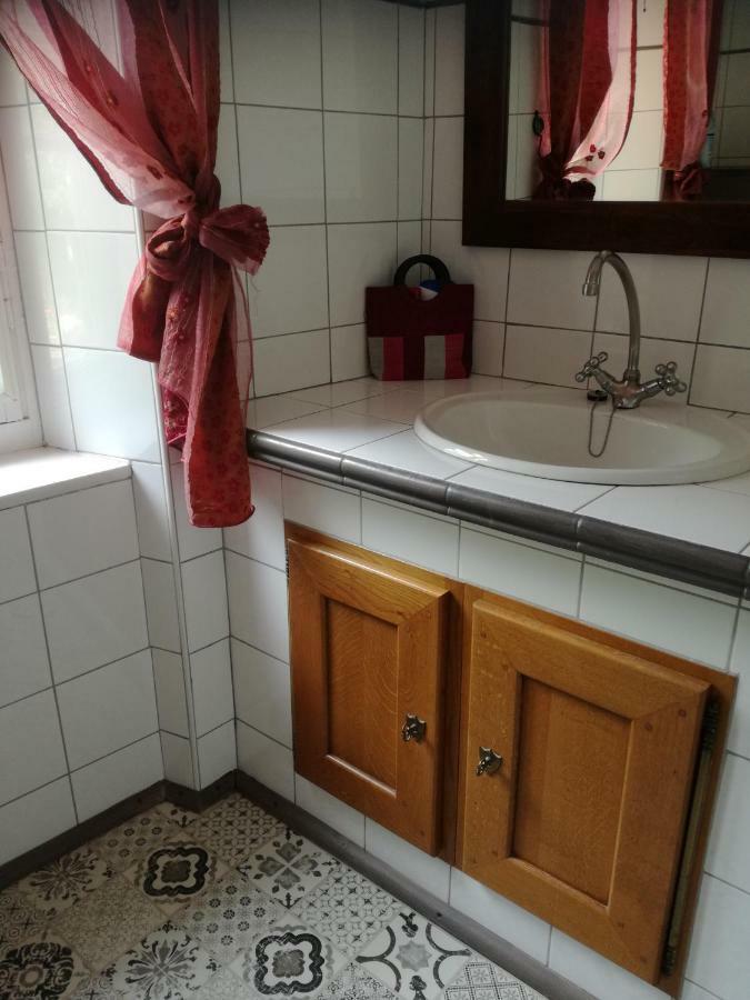 Mon Petit Soulie Bed & Breakfast Loupia Bagian luar foto